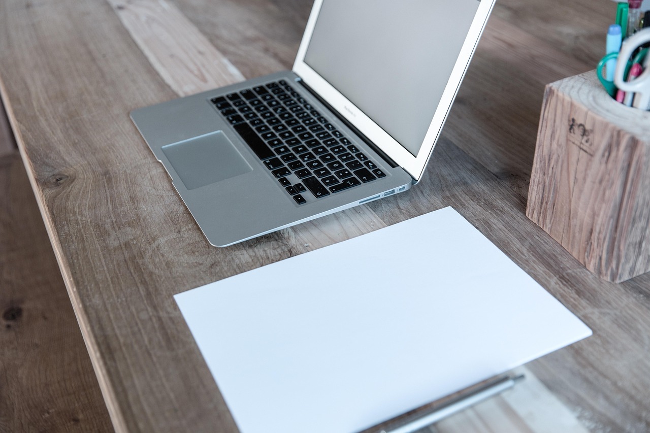 Lancer sa Startup dans le Numérique : Compétences Essentielles et Formations Clés pour les Entrepreneurs