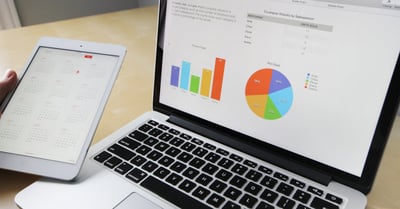 Analyses comparatives : comprendre les différences clés entre les méthodes de recherche