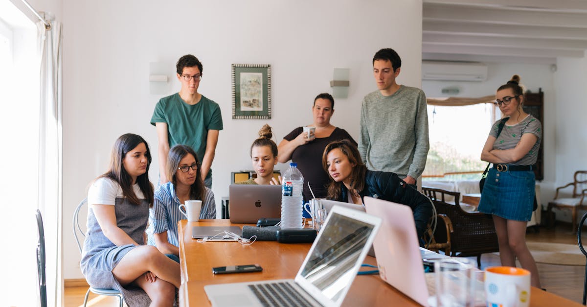 découvrez l'importance du travail d'équipe, ses avantages et comment une collaboration efficace peut mener à des résultats exceptionnels. apprenez des stratégies pour renforcer la cohésion et stimuler la créativité au sein de votre équipe.