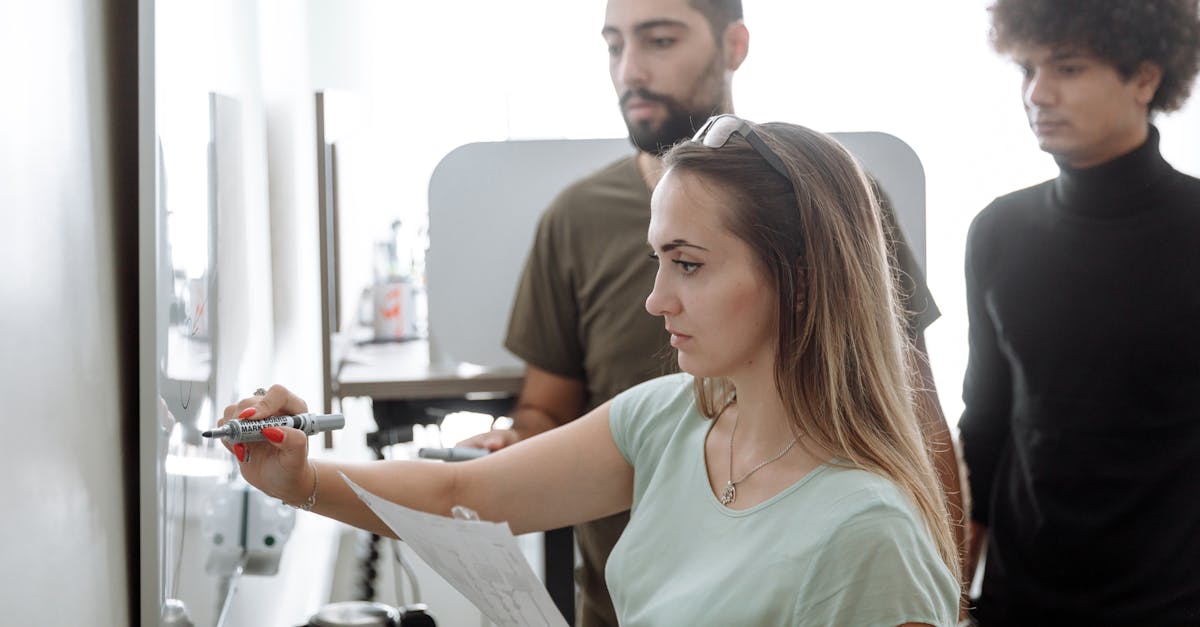 découvrez le design thinking, une approche innovante qui allie créativité et méthodologie pour résoudre des problèmes complexes. apprenez comment cette technique centrée sur l'utilisateur peut transformer vos idées en solutions pratiques et efficaces.