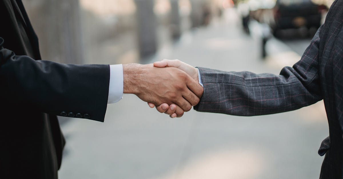 découvrez les clés de la négociation réussie : stratégies, techniques et conseils pour atteindre vos objectifs tout en bâtissant des relations durables. apprenez à négocier efficacement dans divers contextes, que ce soit au travail ou dans votre vie personnelle.