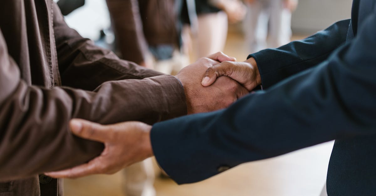 découvrez les stratégies et techniques clés de la négociation pour atteindre vos objectifs. apprenez à maîtriser l'art de convaincre, à gérer les conflits et à trouver des solutions gagnant-gagnant dans vos interactions professionnelles et personnelles.
