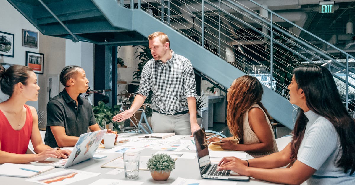 découvrez comment la culture organisationnelle façonne l'identité d'une entreprise, influence la performance des équipes et booste l'engagement des employés. explorez des stratégies pour développer une culture positive et alignée sur vos objectifs d'affaires.