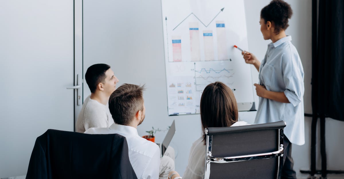découvrez des stratégies de vente efficaces pour améliorer votre performance commerciale. apprenez des techniques innovantes et des conseils pratiques pour attirer et fidéliser vos clients.