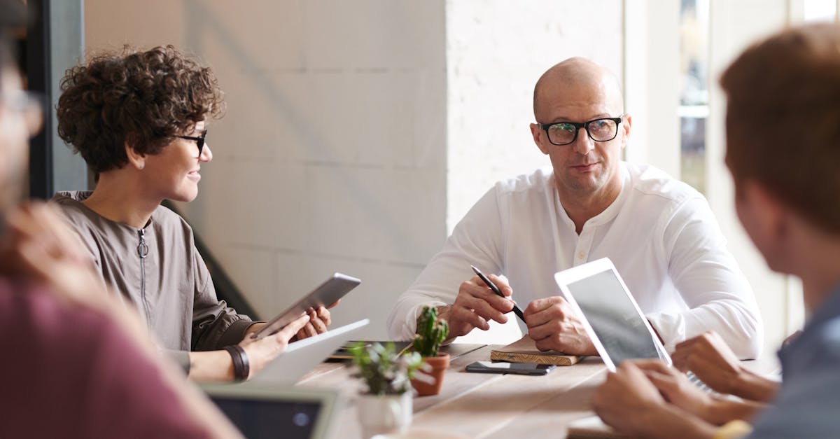 découvrez le concept de co-création, une méthode innovante qui favorise la collaboration entre les entreprises et leurs clients pour concevoir des produits et services adaptés à leurs besoins spécifiques. apprenez comment cette approche participative peut améliorer l'engagement, stimuler la créativité et renforcer les relations clients.