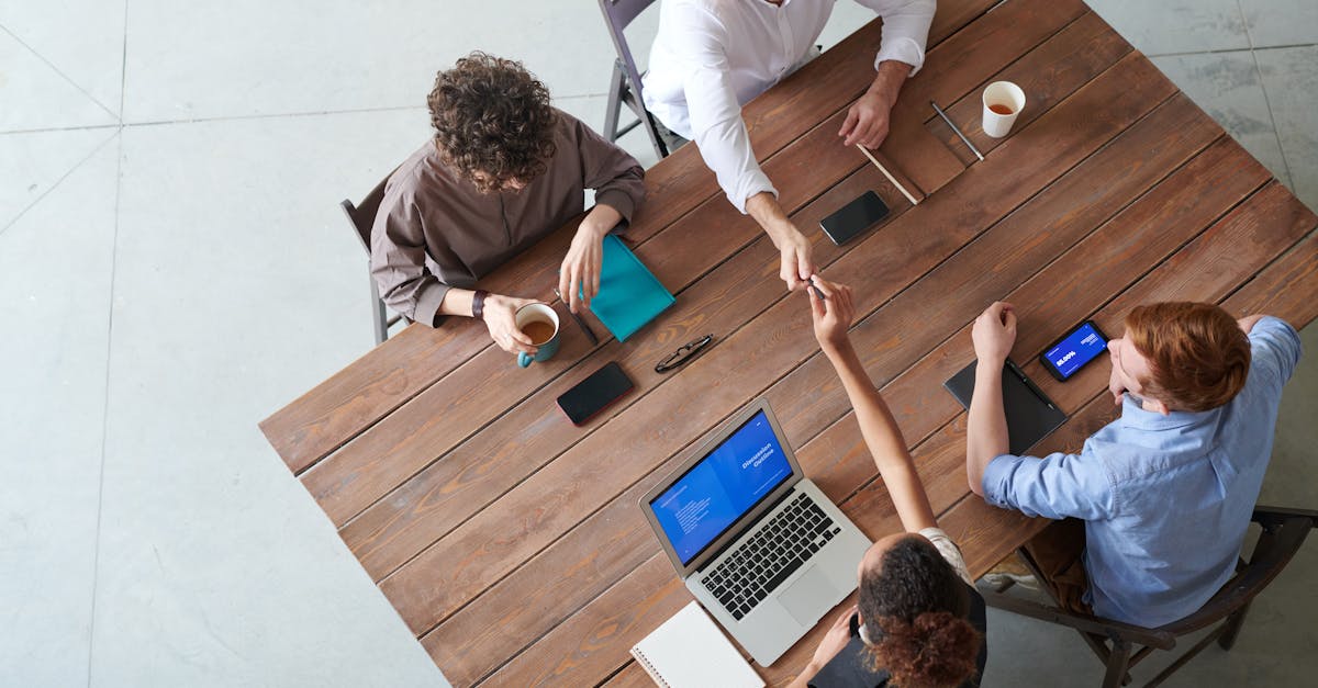 découvrez l'art de la collaboration : comment travailler ensemble efficacement pour atteindre des objectifs communs. explorez des stratégies, des outils et des astuces pour améliorer la communication et renforcer les liens au sein de votre équipe.