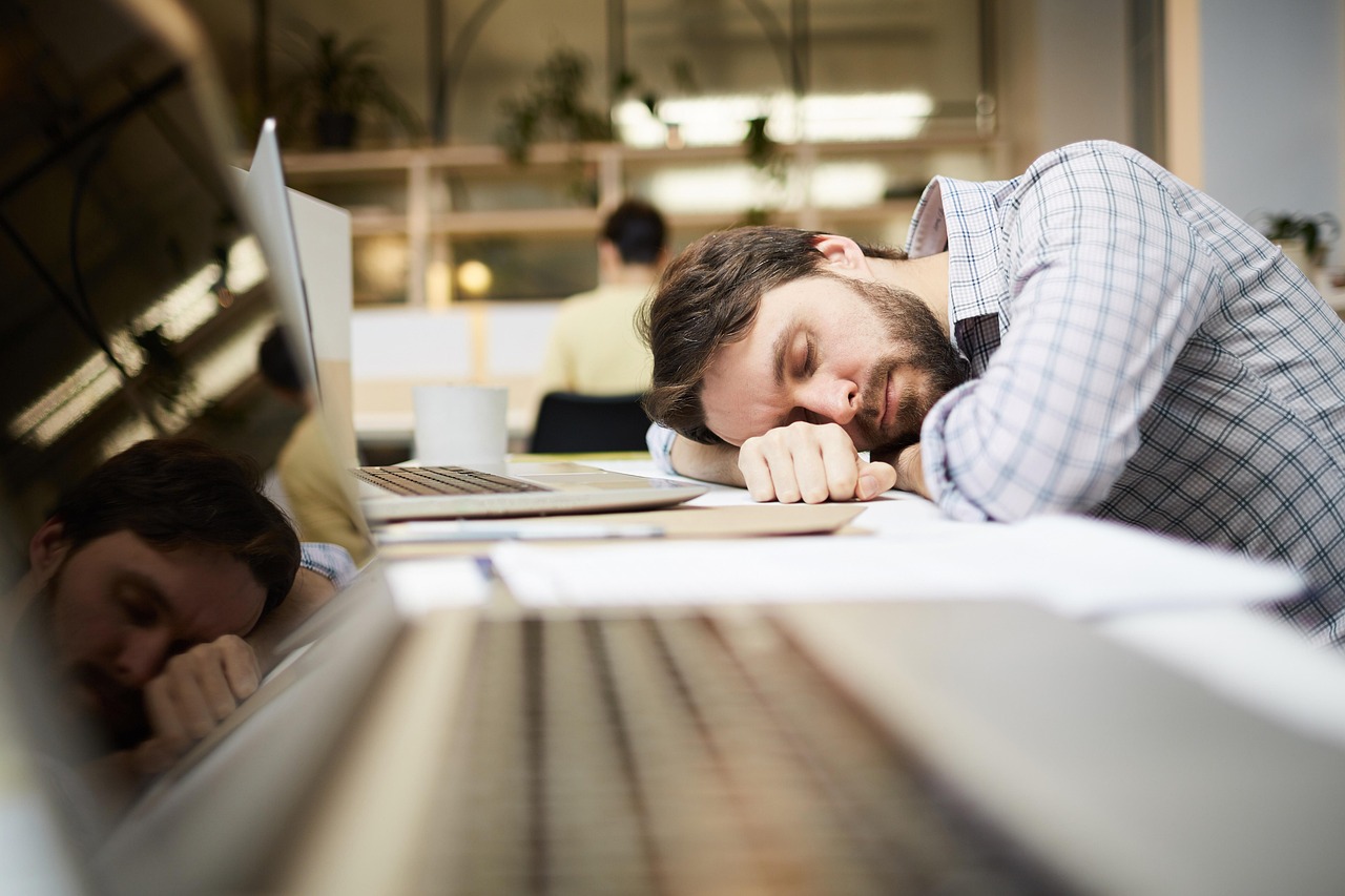 découvrez les avantages offerts aux employés : types de bénéfices, importance pour l'engagement au travail et conseils pour optimiser votre politique de ressources humaines.