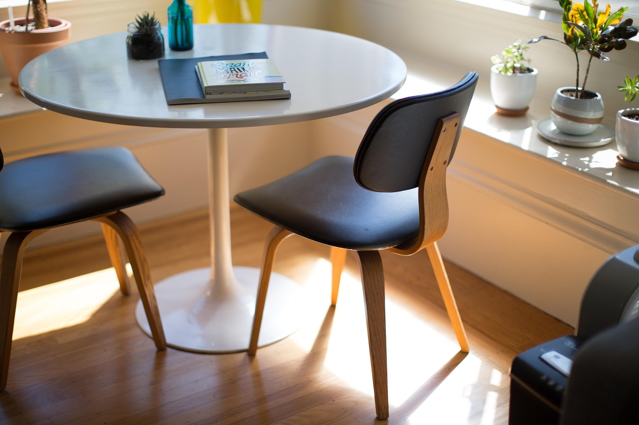découvrez notre large sélection de mobilier de bureau moderne et ergonomique : chaises, bureaux, rangements et accessoires pour aménager un espace de travail confortable et productif. livraison rapide.
